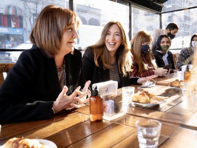 Vidal se reunió con vecinas en el barrio de Caballito, acompañada de Bullrich