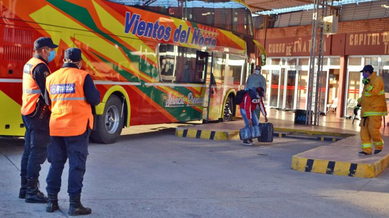 Se amplía la capacidad de pasajeros en trenes y micros de todo el país