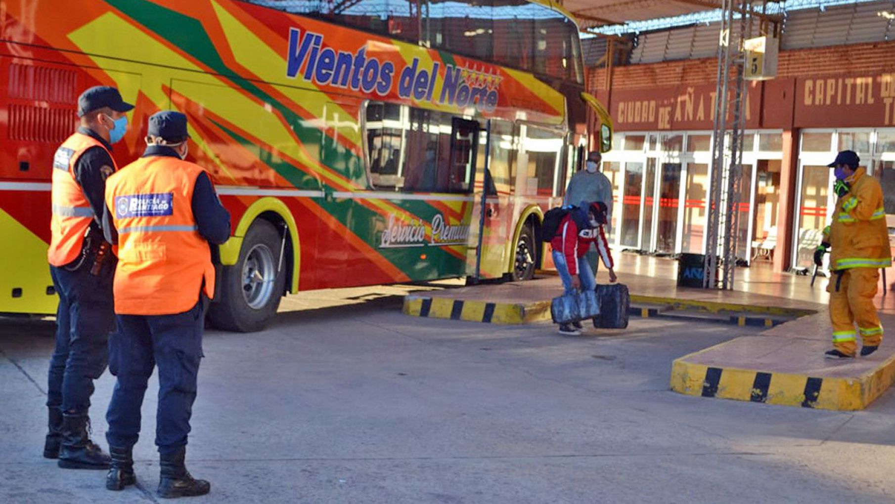 Se amplía la capacidad de pasajeros en trenes y micros de todo el país
