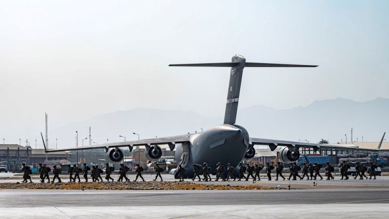 Cuenta regresiva hacia la hora de partida del último avión para huir de Afganistán