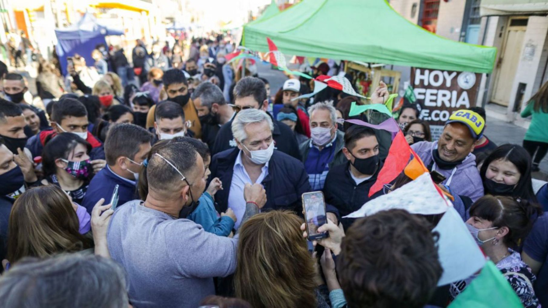 El Presidente recorrió una feria en Dock Sud, prometió nuevos planes y pidió los votos