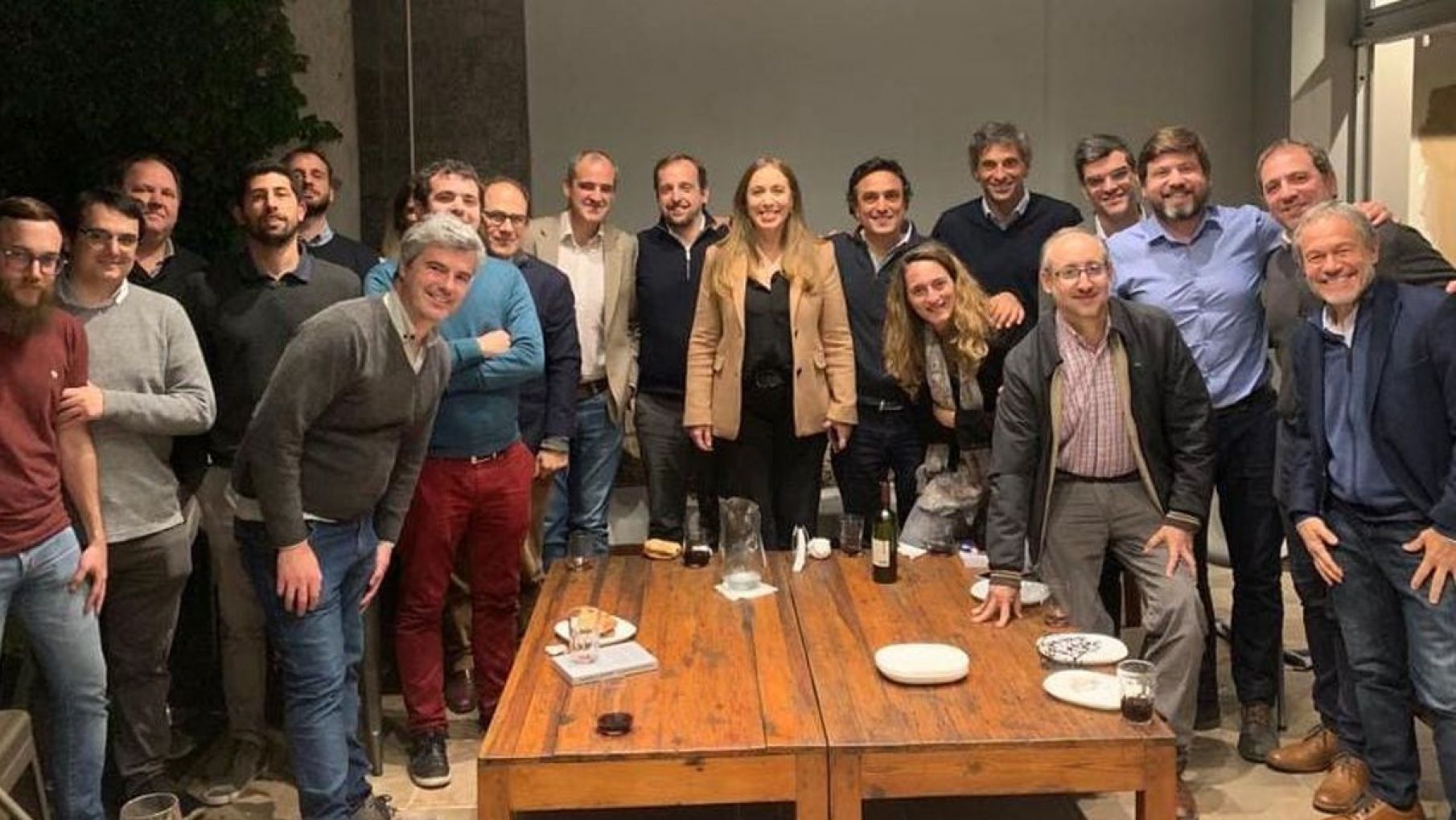 Maria Eugenia Vidal junto a dirigentes peronistas de la Ciudad