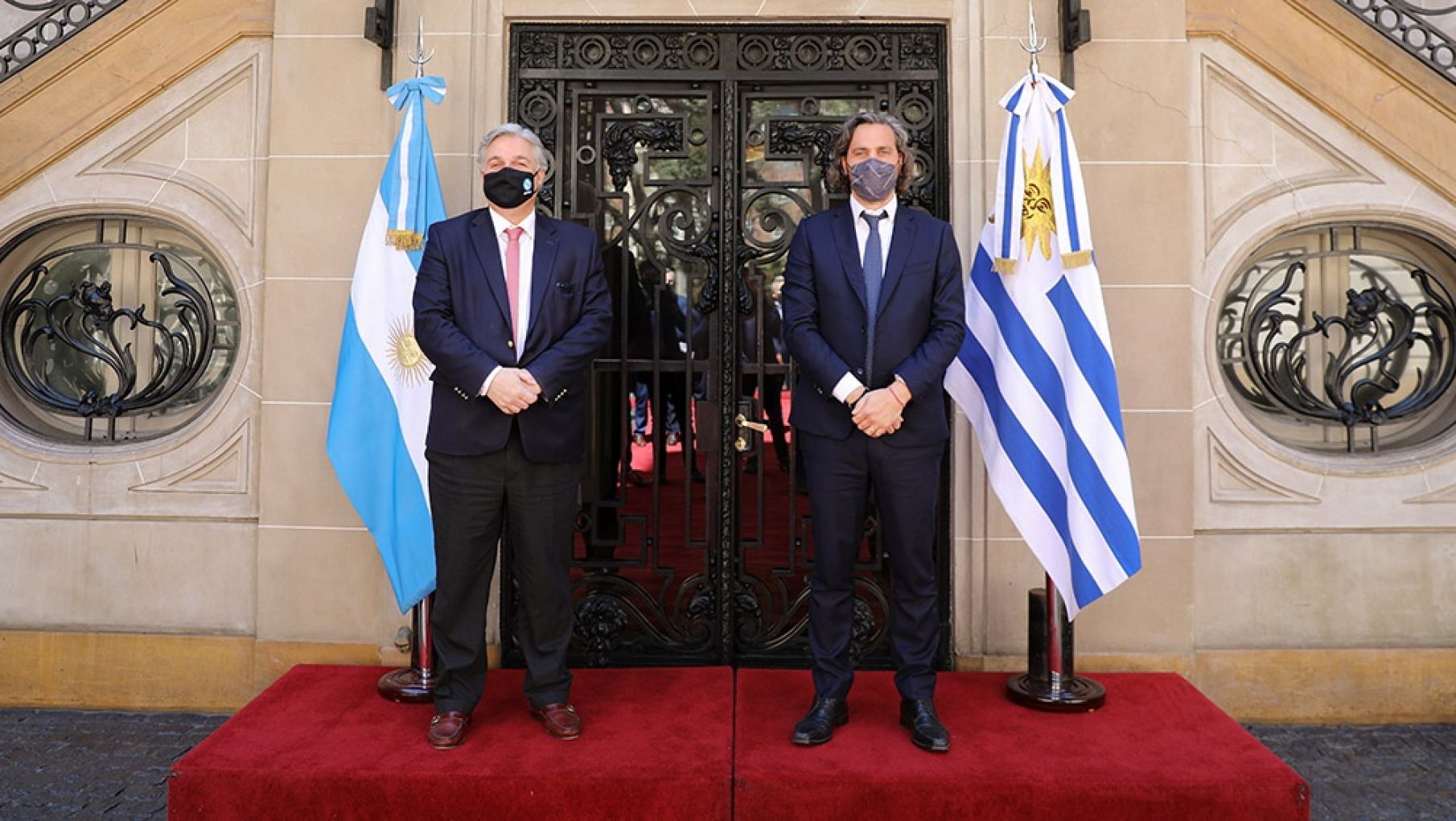 Cafiero acordó reuniones con el canciller de Uruguay para avanzar con la agenda mensual