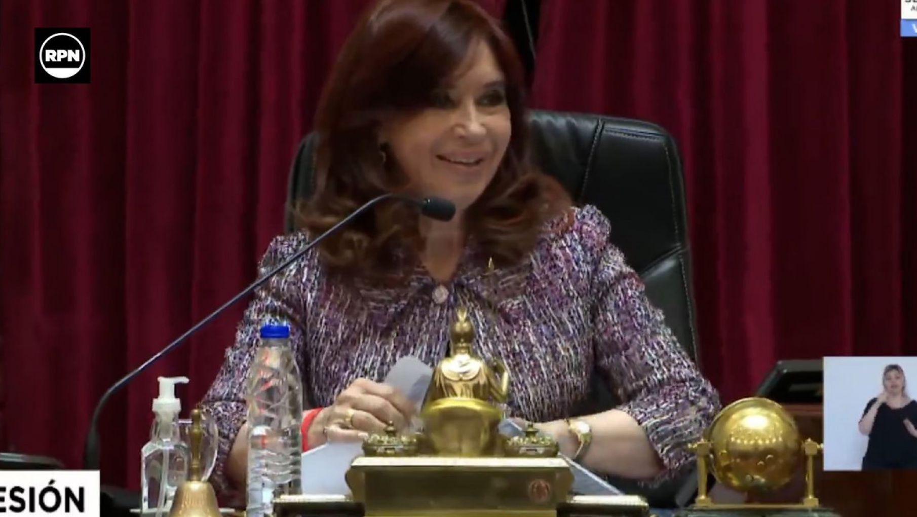 Cristina Kirchner hizo gestos y burlas hacia los opositores en el Senado
