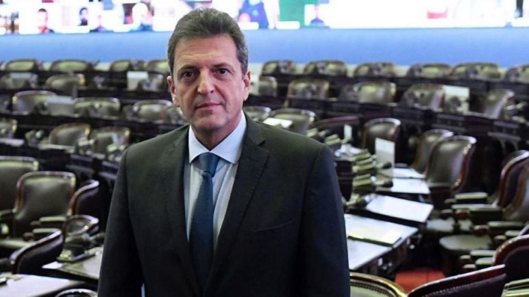 Massa impulsa un proyecto para transformar planes sociales en empleo