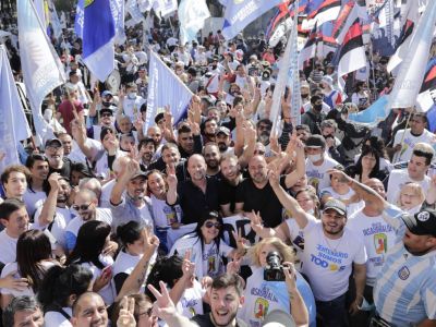 Polémica por la ausencia de Fernández, Cerruti afirmó que no estaba previsto que participara del acto del 17 de octubre