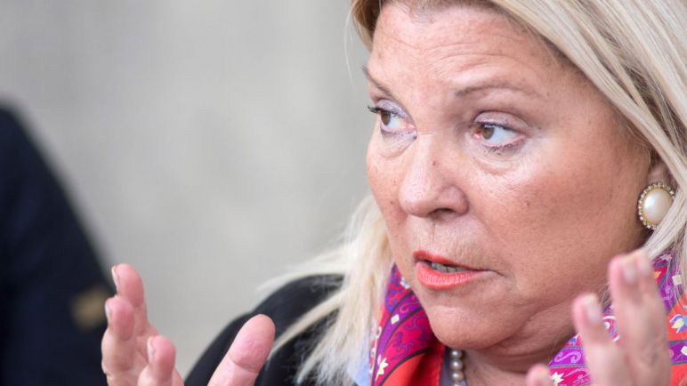 Carrió calificó al Papa Francisco como un " pastor" por sus dichos