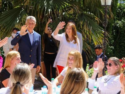 Vidal se mostró con Macri en medio de la tensión y también criticó al Gobierno