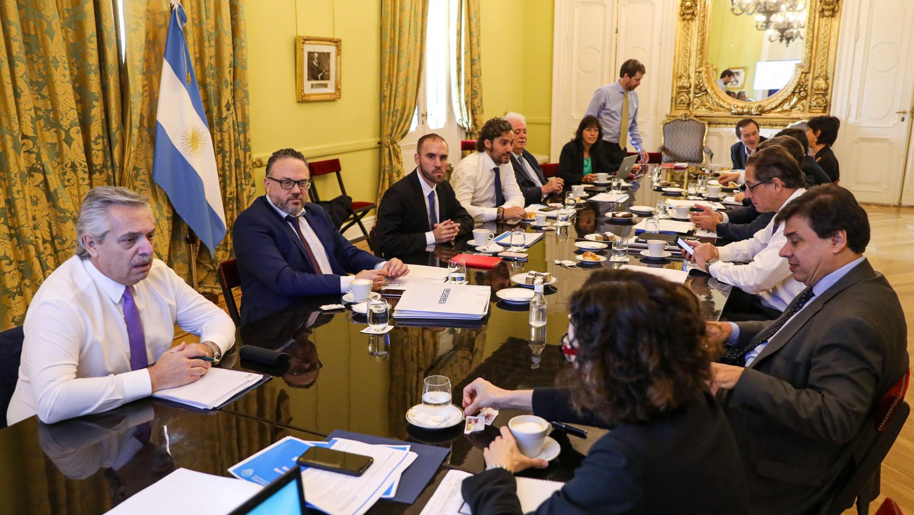 Alberto Fernández y el gabinete económico analizan el avance del consumo y el control de precios