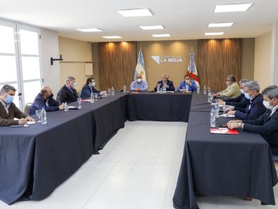 El Gobierno convocó a gobernadores e intendentes para controlar precios