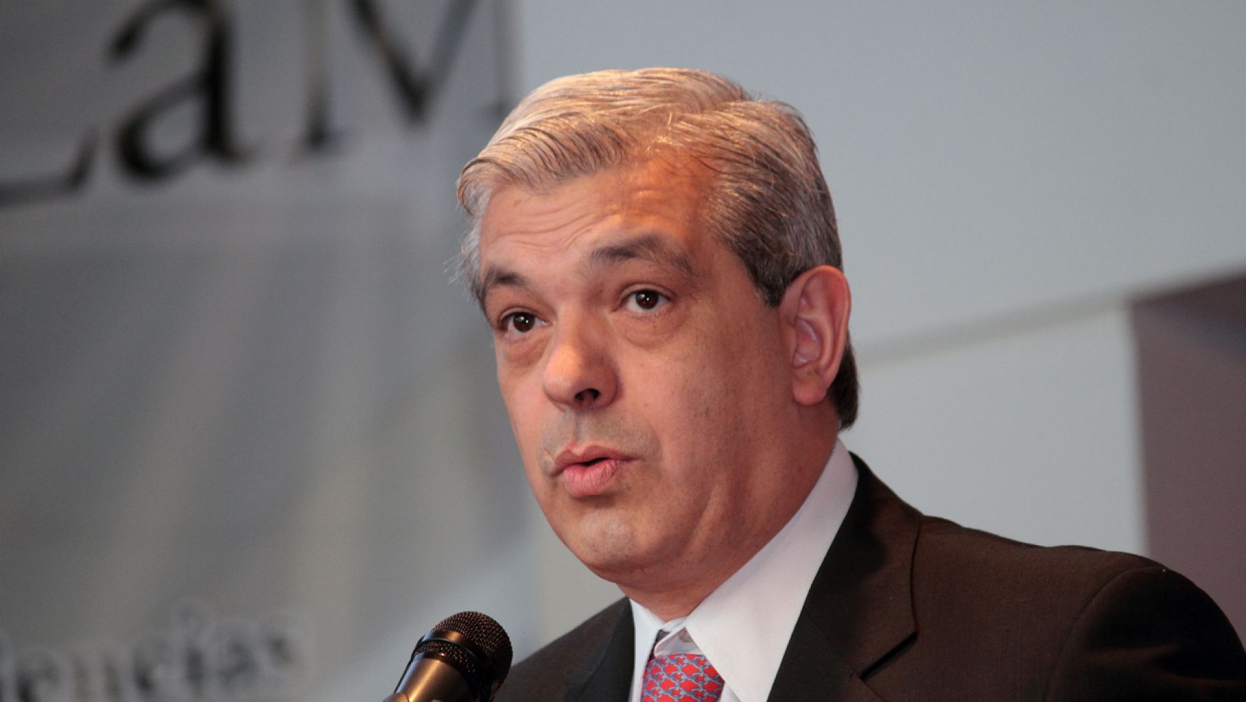 El ministro de Agricultura dijo que las restricciones terminaran antes de fin de año