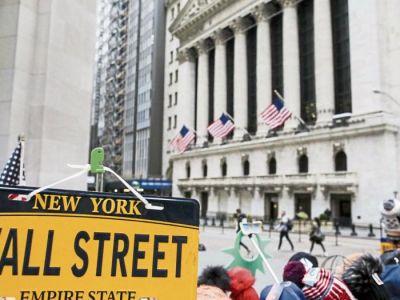 Se desploman las acciones en Wall Street y sube el riesgo país