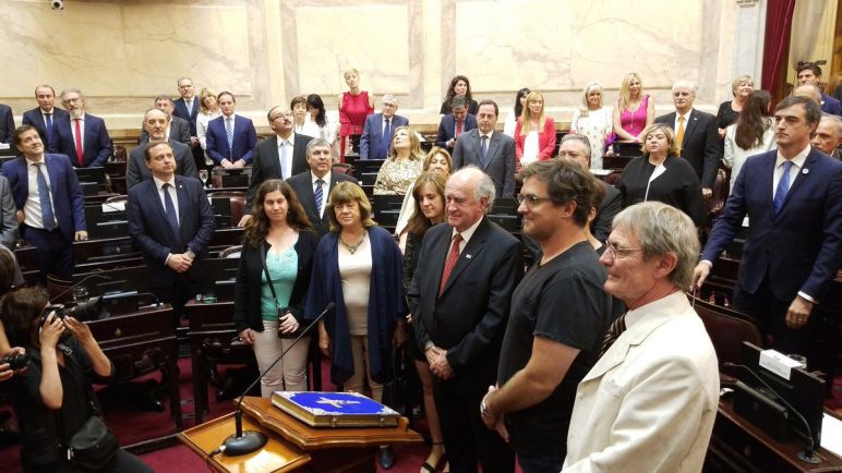 Se preparan los senadores electos para jurar el 9 de diciembre