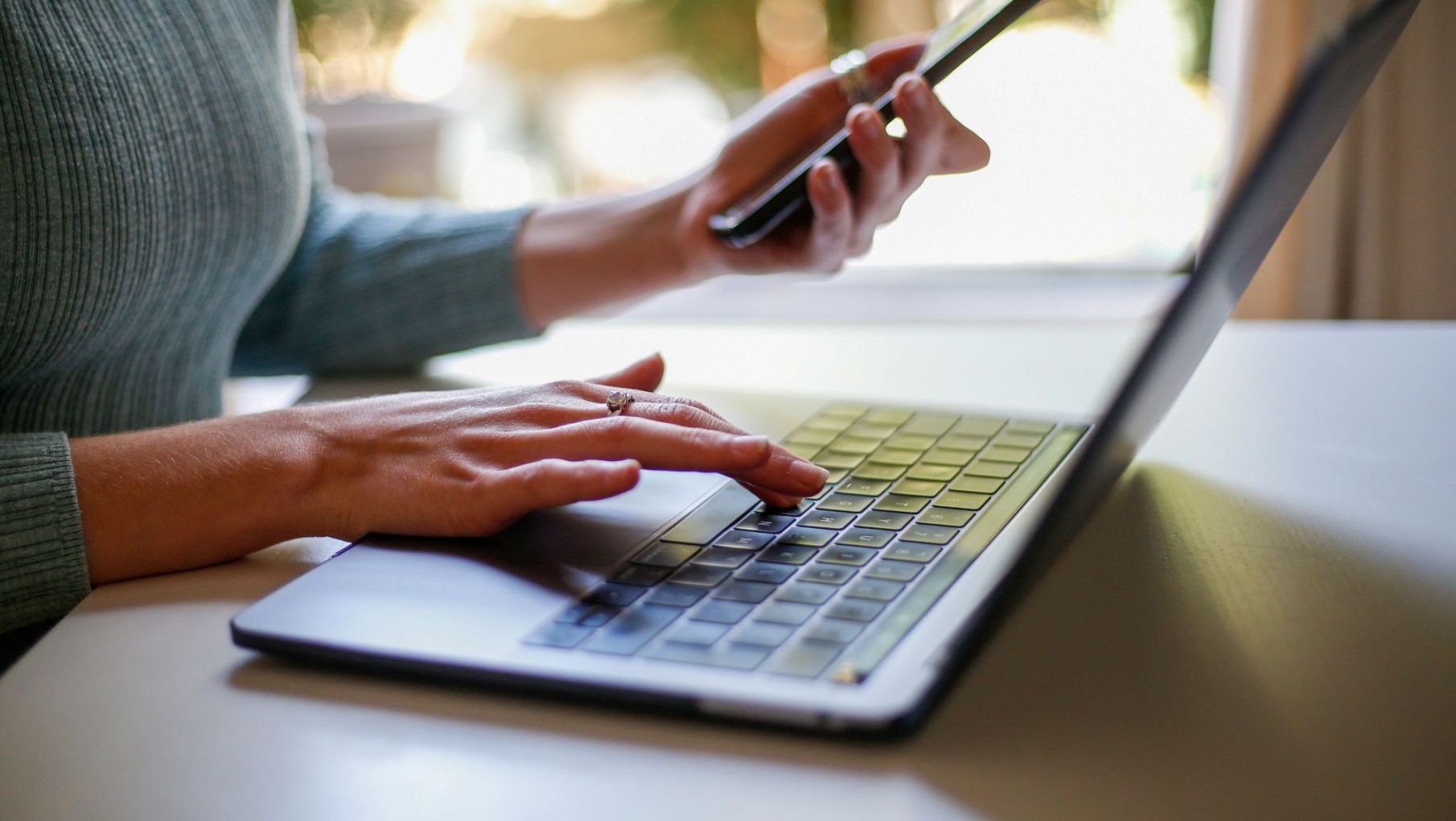 A partir del 1 de enero se implementan los aumentos en telefonía e internet