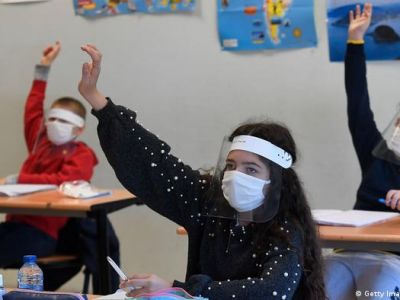 Un infectólogo del Gobierno recomienda que se pida Pase Sanitario en las escuelas