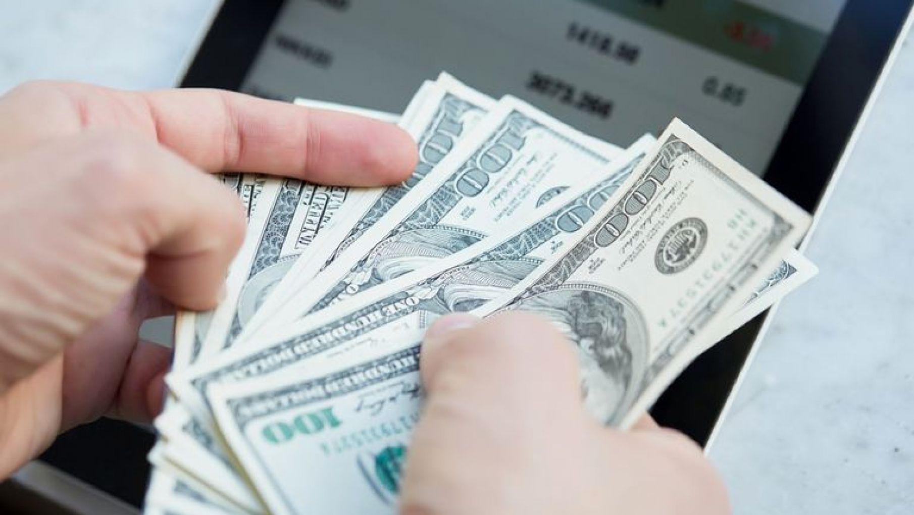 El dólar blue sigue subiendo y alcanza un nuevo récord: $216