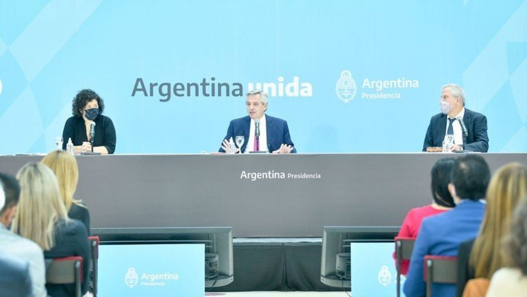 Fernández anuncio nuevos protocolos en las escuelas junto a Vizzotti