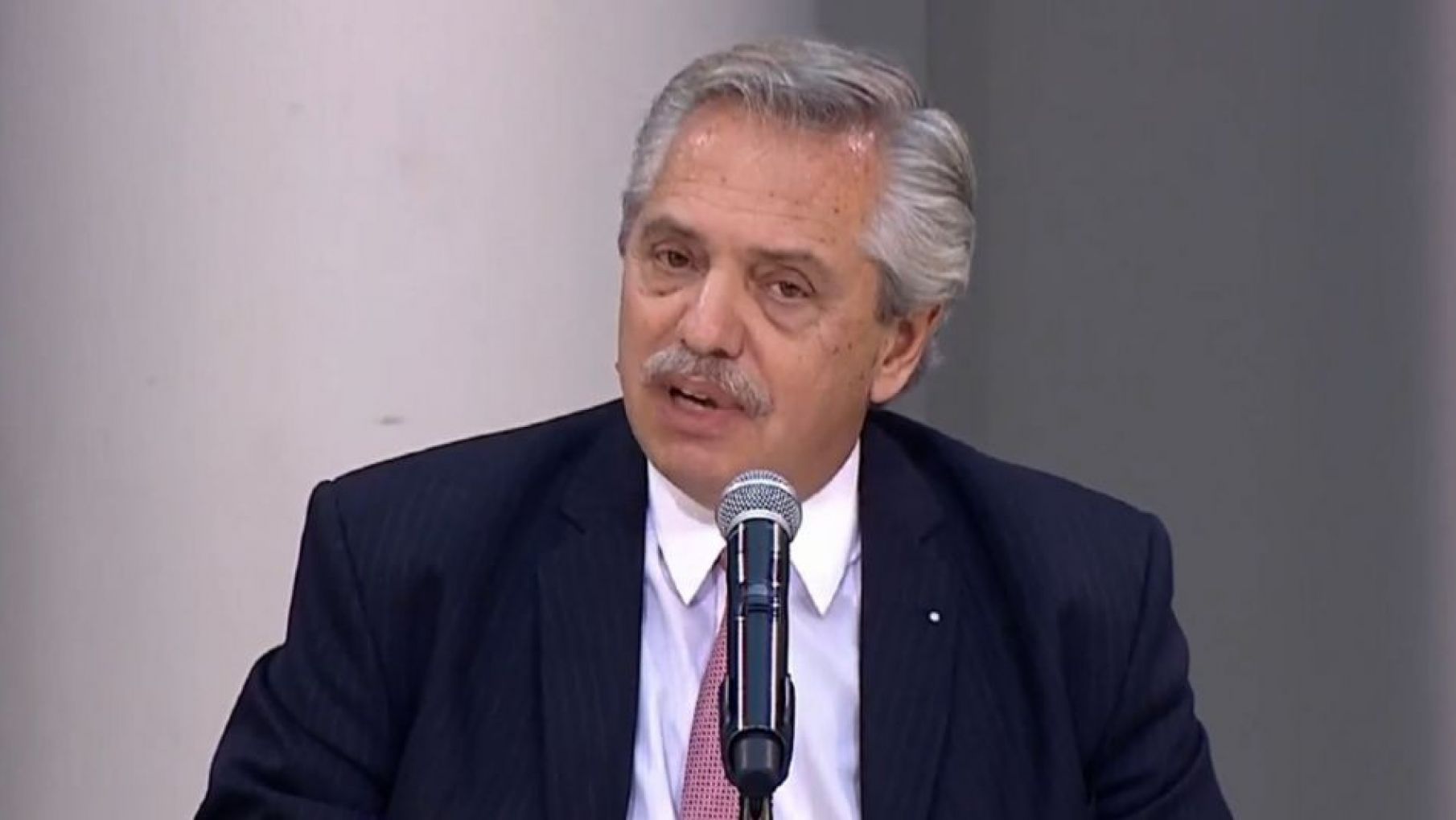 El Presidente postergó su gira por el conflicto bélico entre Rusia y Ucrania