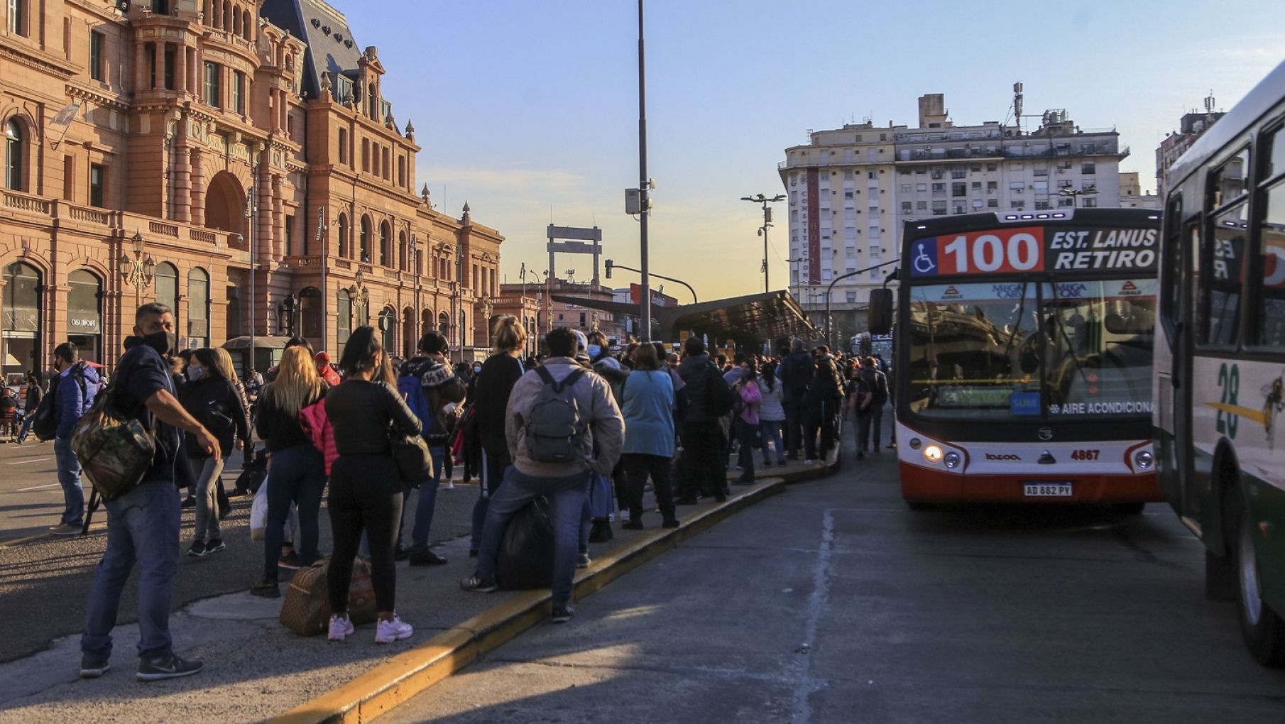 En diciembre aumentará el transporte público