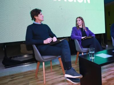 Losteau encabezó un acto político y se refirió indirectamente a las internas