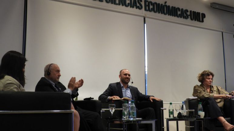 Guzmán respaldó su labor en el Gobierno