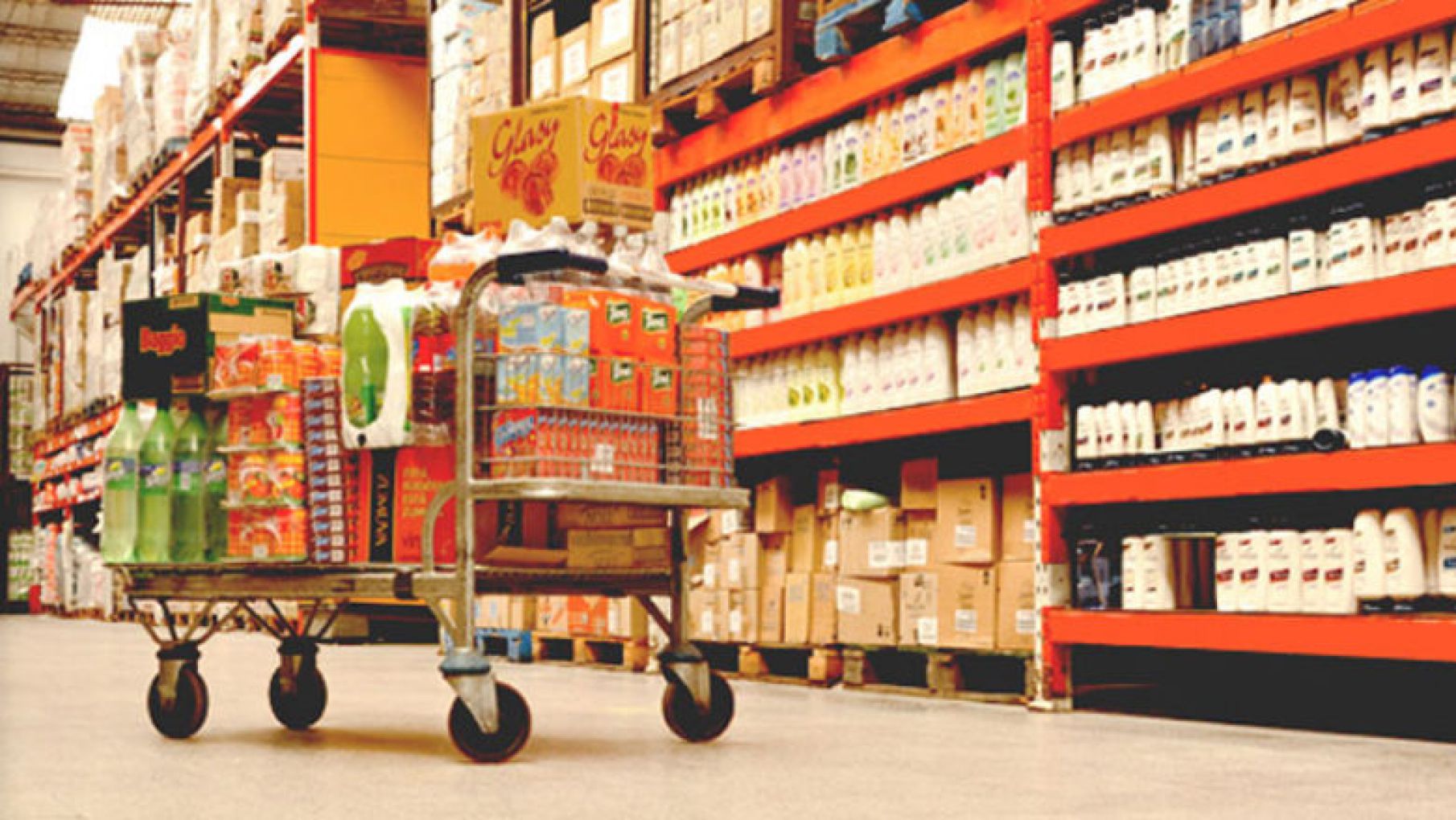 La alta inflación hizo caer las ventas en supermercados y mayoristas