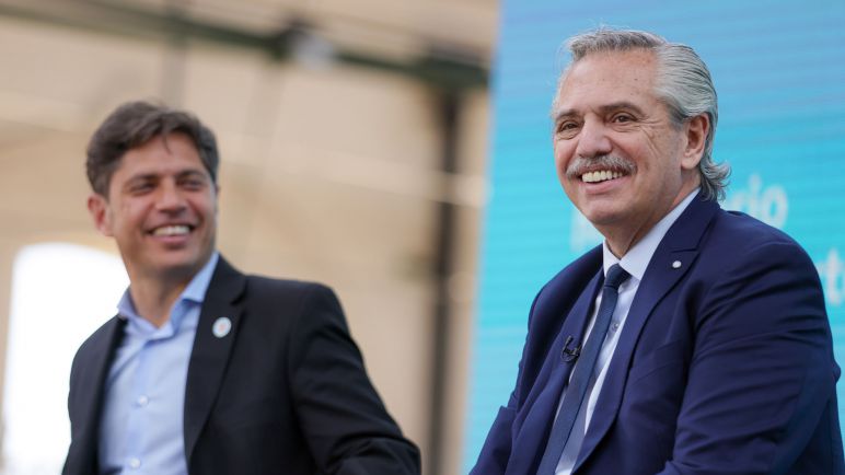 Alberto Fernández y Axel Kiciloff juntos en un acto político