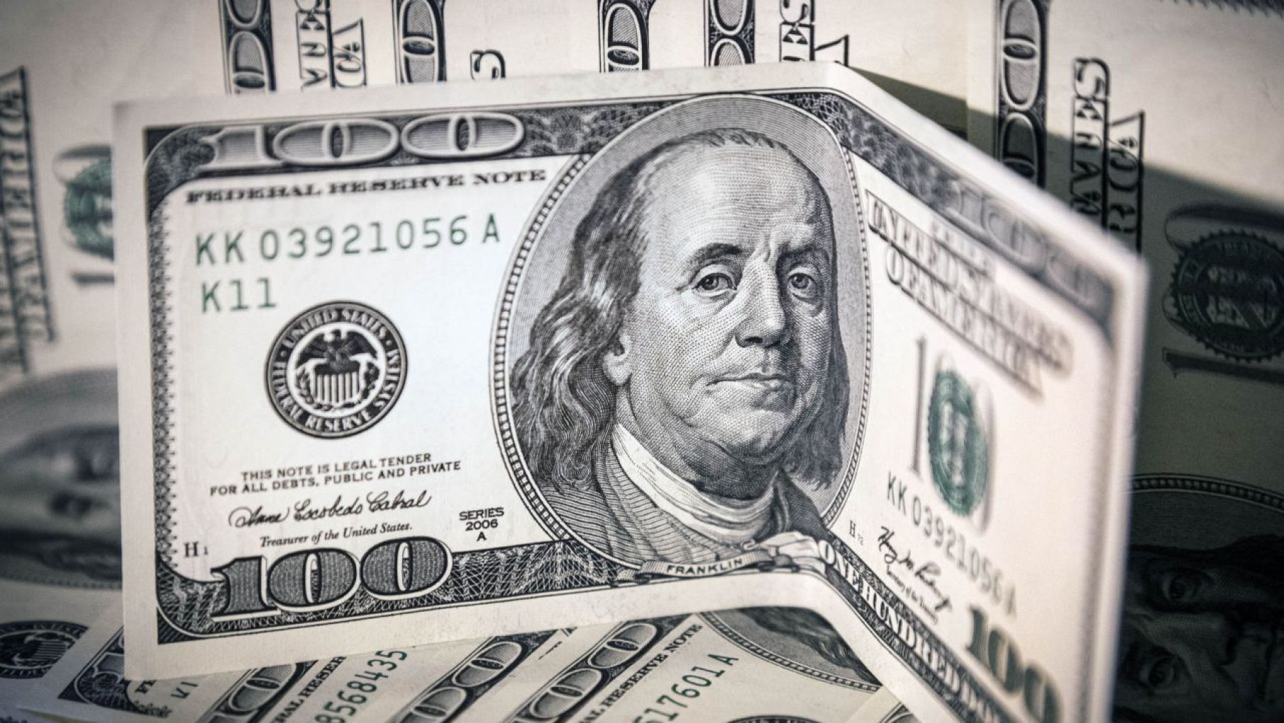 El dólar blue cotizó estable, frenó su sexta baja consecutiva y cerró en $312