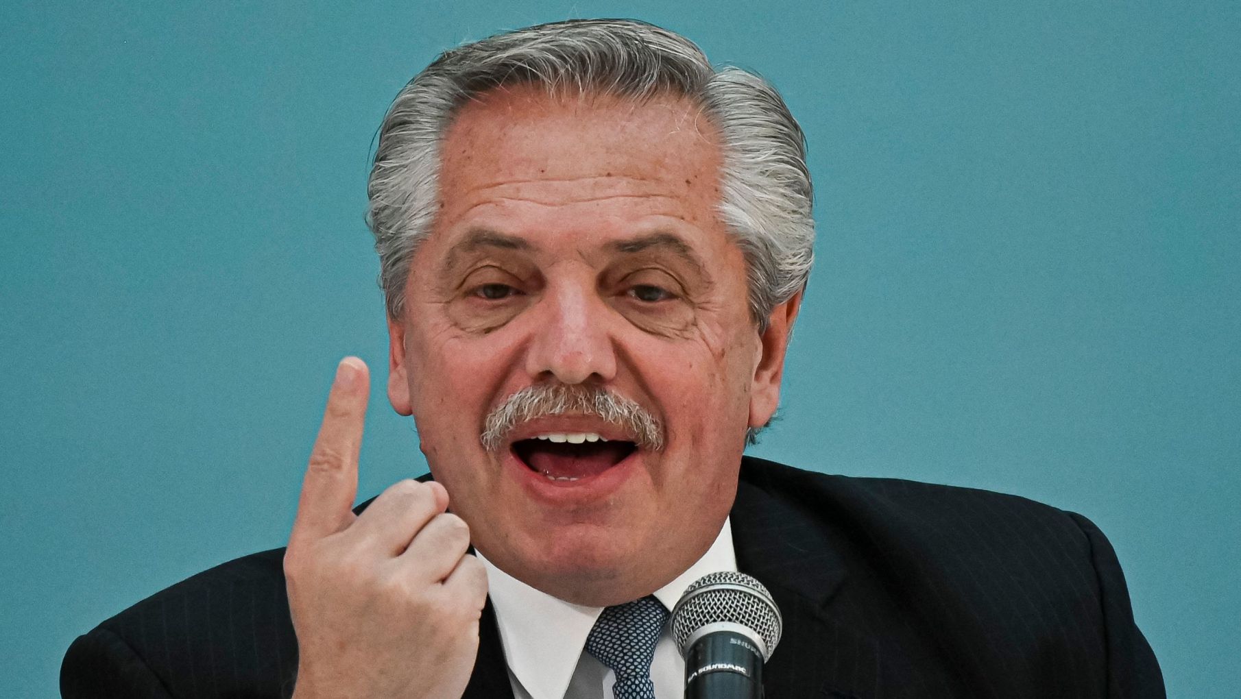 Fernández en el acto por su tercer año como Presidente  "Les garantizo que me voy a poner al frente de todos"