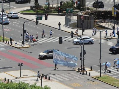 Feriado Nacional: Restricciones de tránsito y cambios en la atención pública
