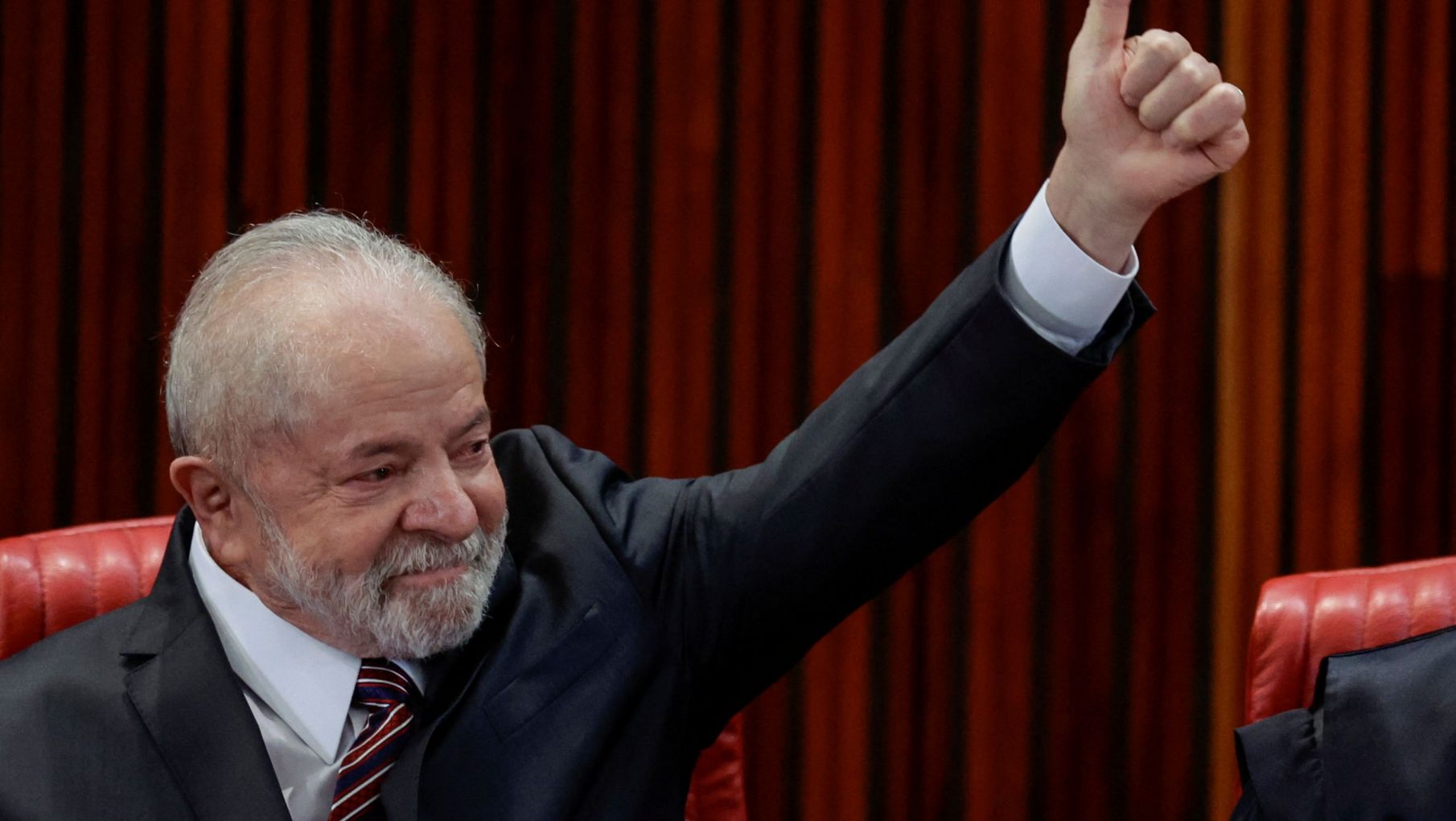 Lula firmó trece decretos que ponen en revisión políticas impulsadas por Bolsonaro