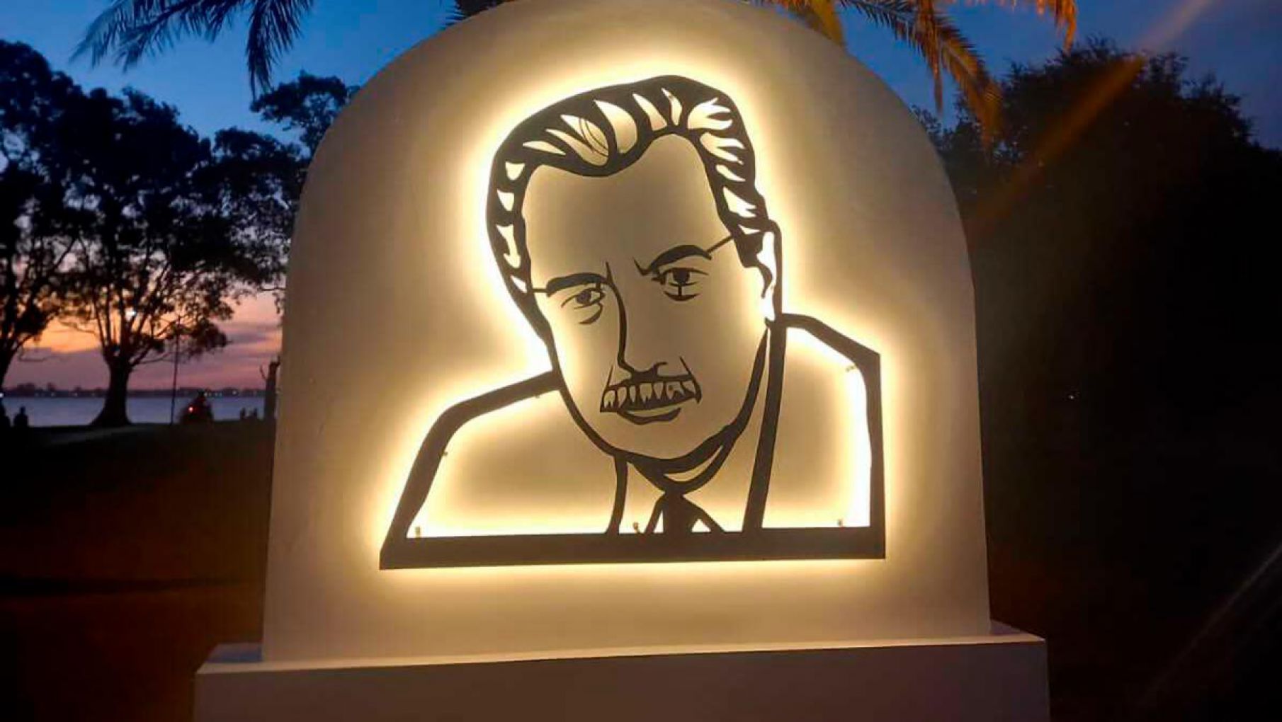 Kicillof participará de la inauguración del mural "Alfonsín iluminado"