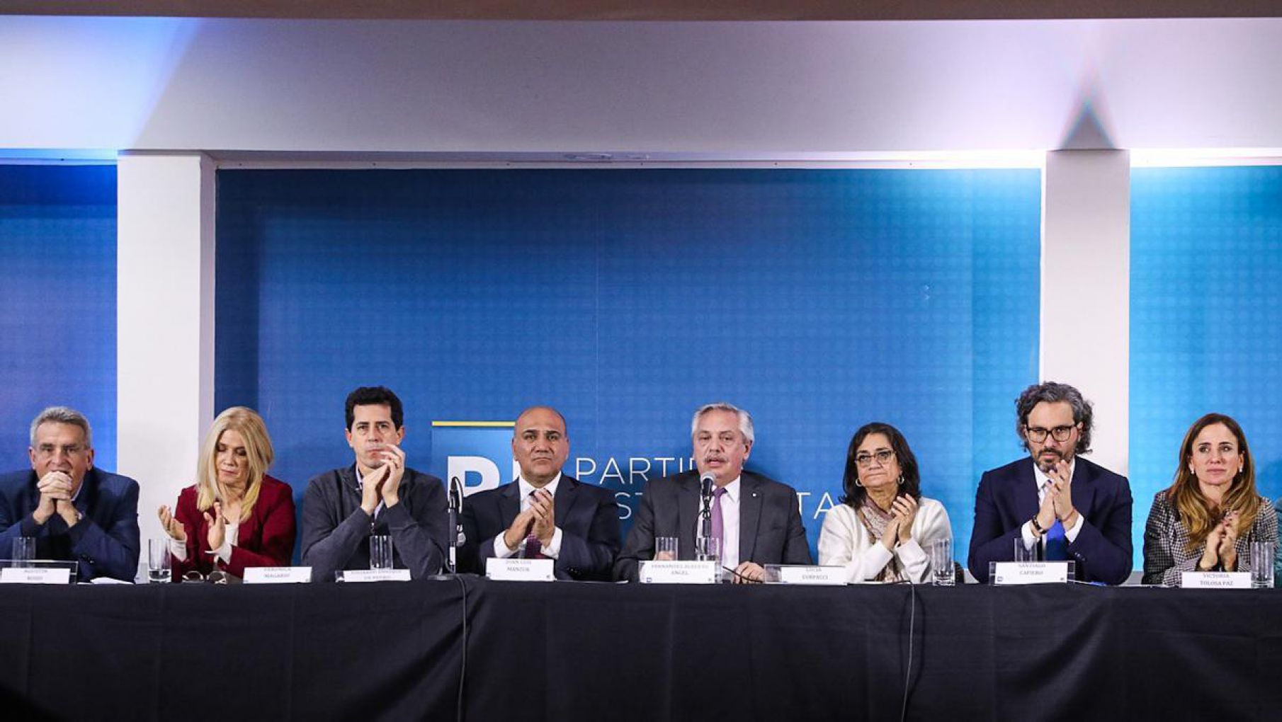 Alberto Fernández convocó a la primera reunión de la mesa política del FdT