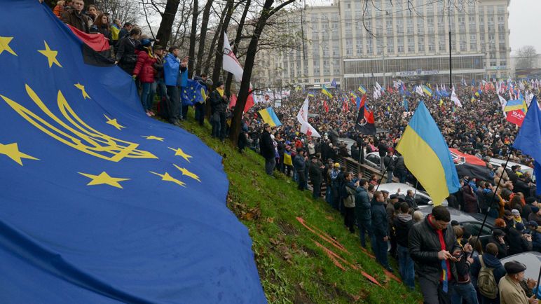 Cientos de personas se manifestaron en contra de Putín y en apoyo a Ucrania