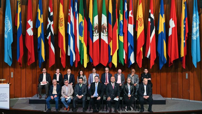 El Gobierno colombiano y las FARC establecerán una mesa de diálogo por la paz