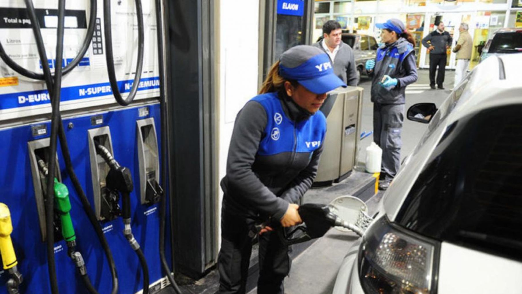 YPF aplicará desde las primeras horas del jueves un incremento del 3,8% en sus combustibles