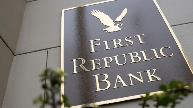 Las acciones del banco First Republic cayeron más de un 20 %