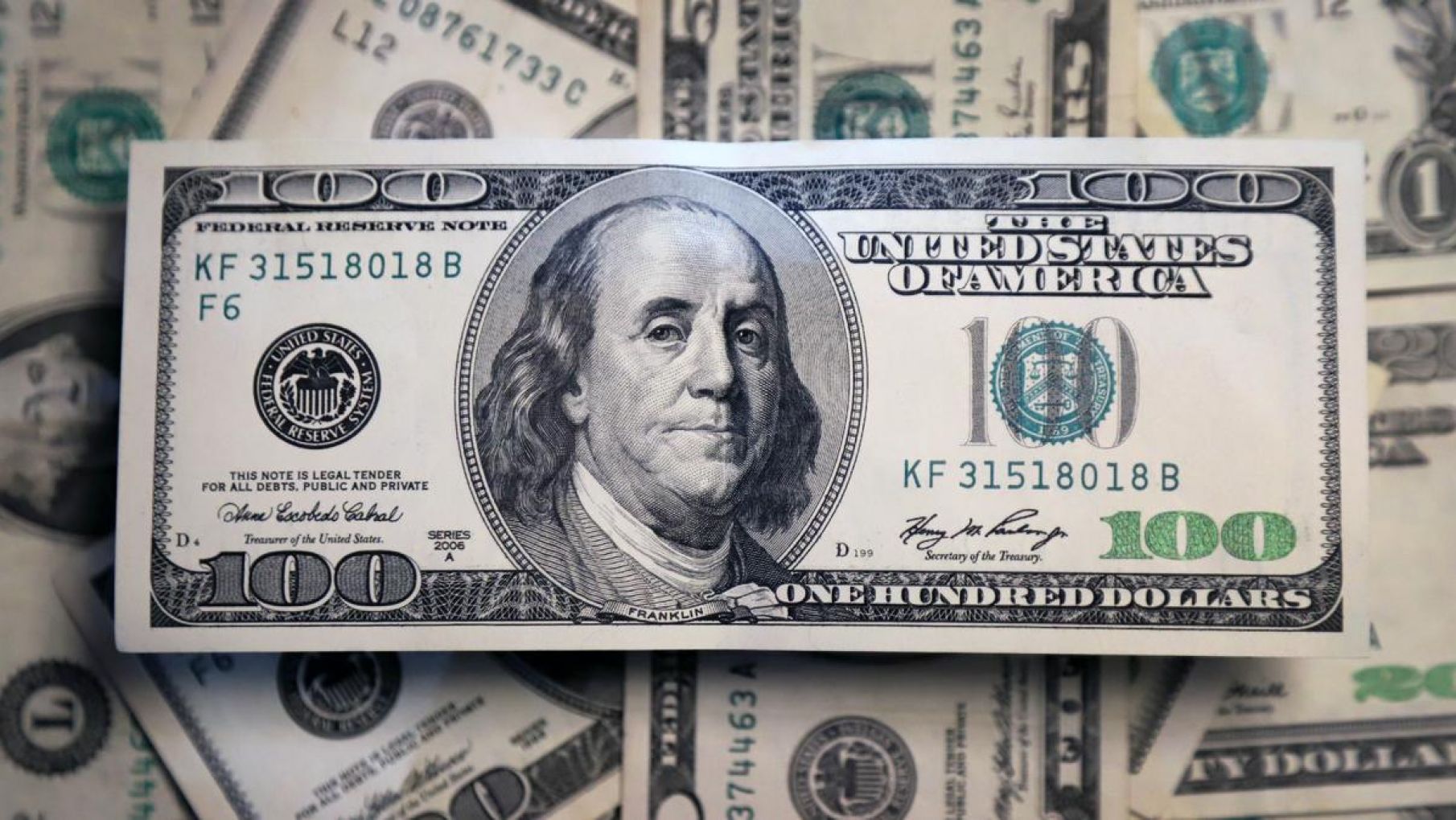 Luego del anuncio de la creación de un dólar agro, el dólar "blue" se mantiene estable en $393.