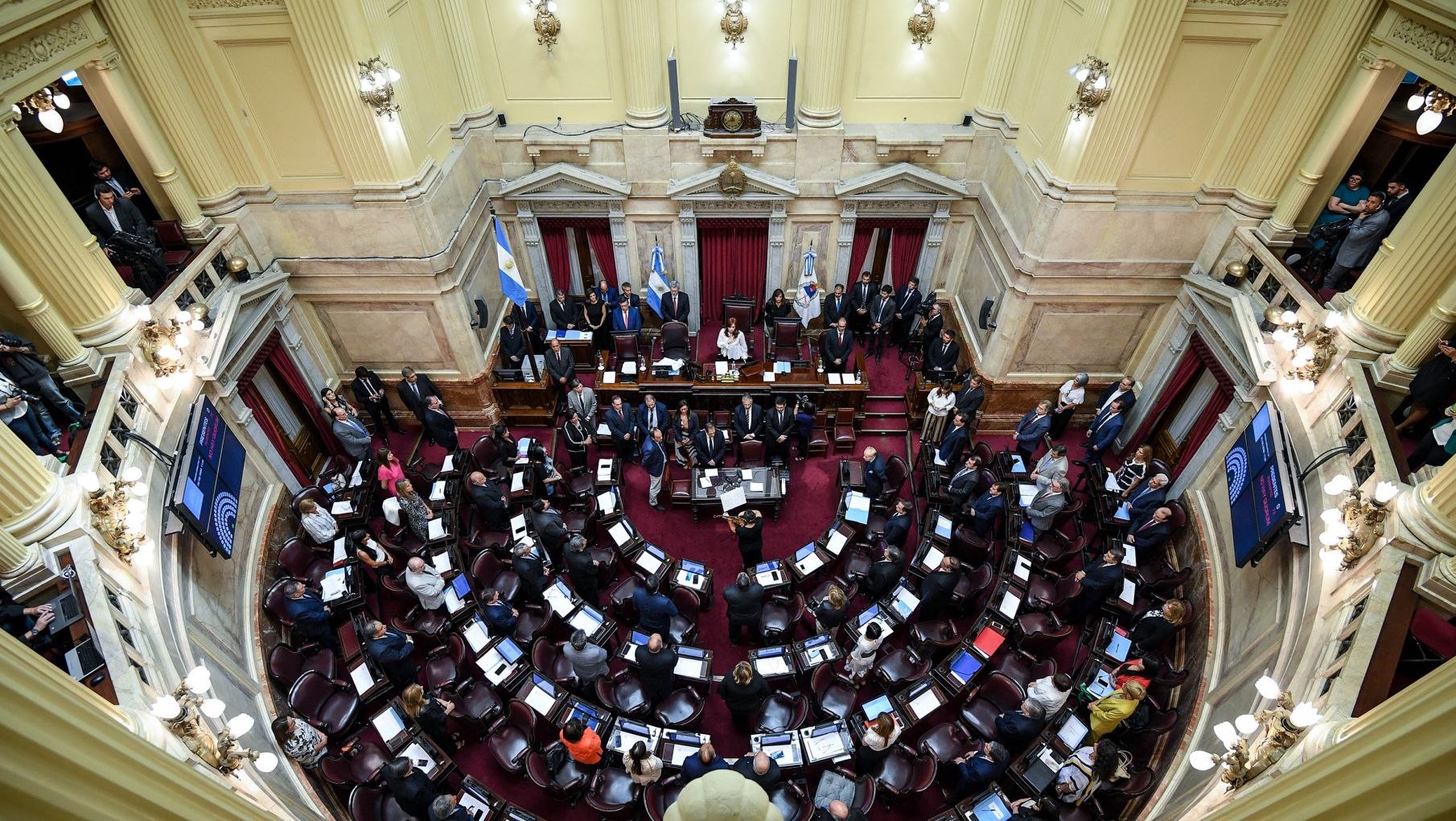 Oficialismo y oposición presentaron idénticos pedidos de sesión