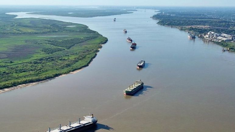 Disputa en la Hidrovía con Paraguay debido a un "peaje" que cobraría la Argentina
