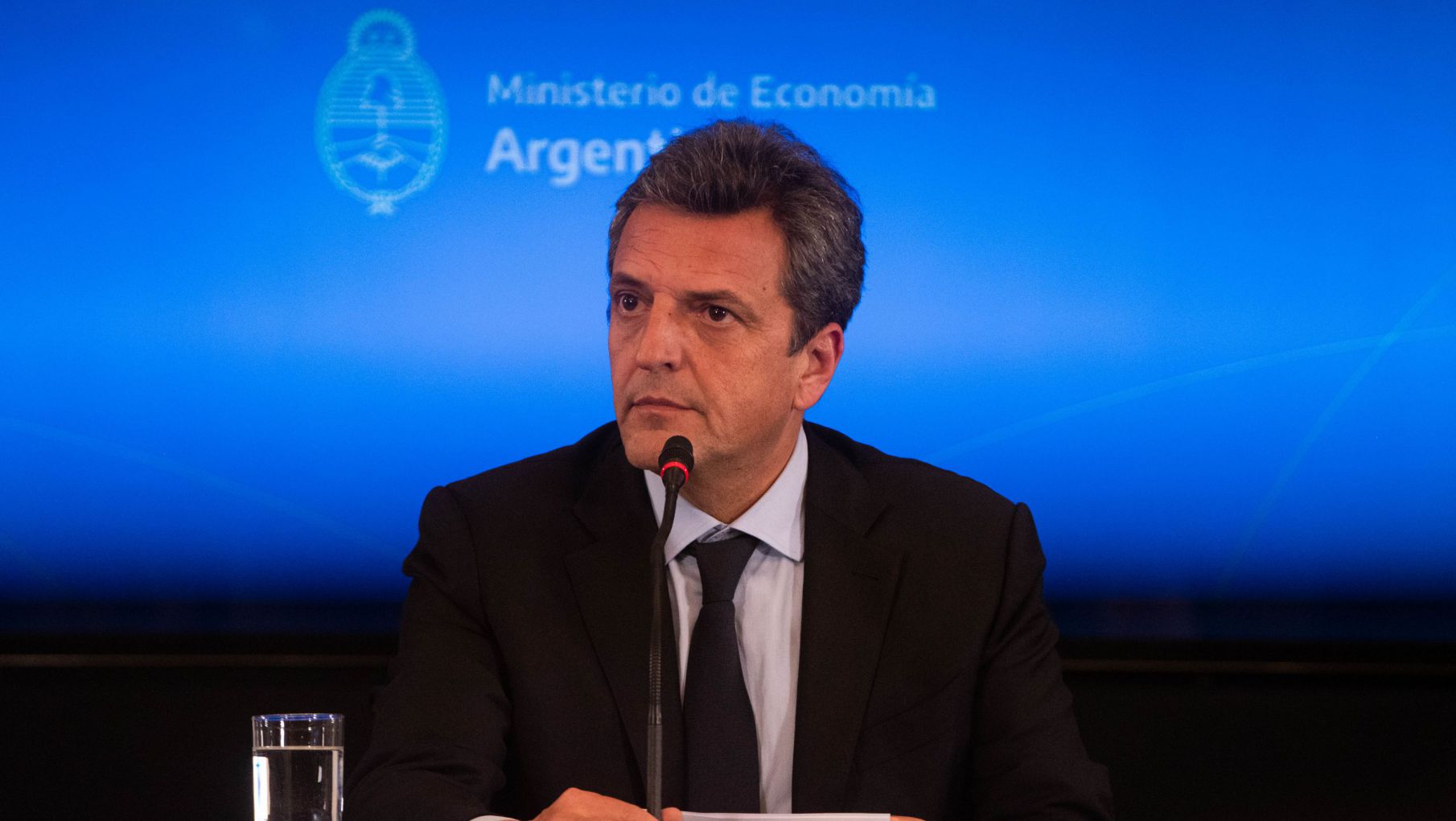 Massa usó reservas para contener la escalada del dólar