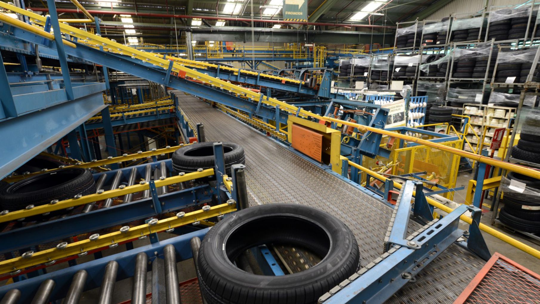 Trabajadores de Bridgestone van al paro por despidos masivos