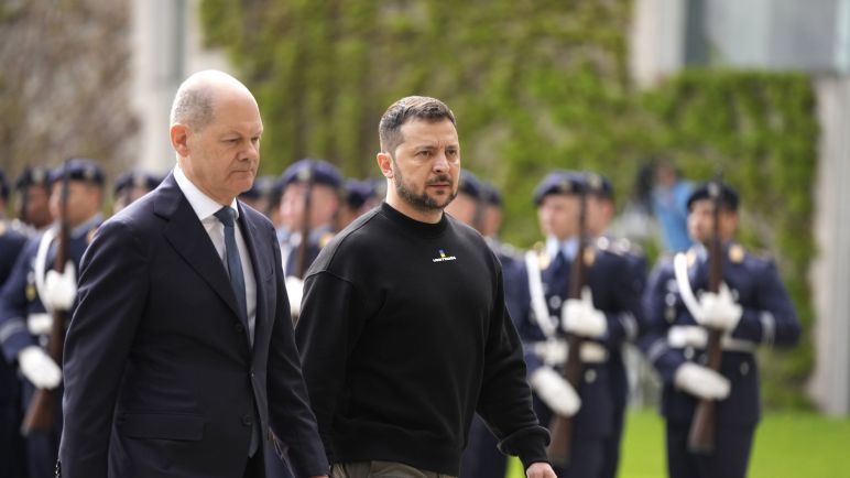 Zelenski recorre Europa en busca de apoyos para la guerra