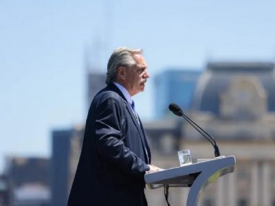 Fernández aseguró que el oficialismo no "está muerto" y apuntó contra Milei