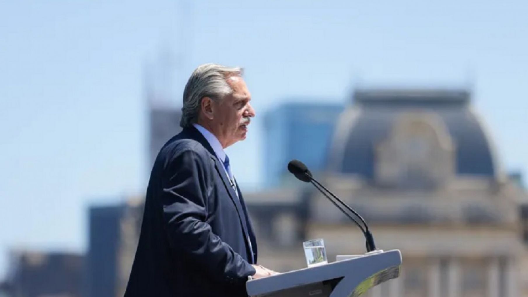 Fernández aseguró que el oficialismo no "está muerto" y apuntó contra Milei