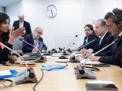 El FMI confirmó que avanzan las negociaciones para fortalecer las reservas del Banco Central