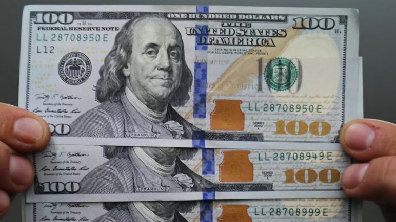 El dólar vuelve a subir $10 con relación a la víspera