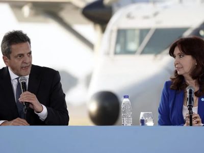 Cristina acompañó a Massa y apuntó contra el Presidente