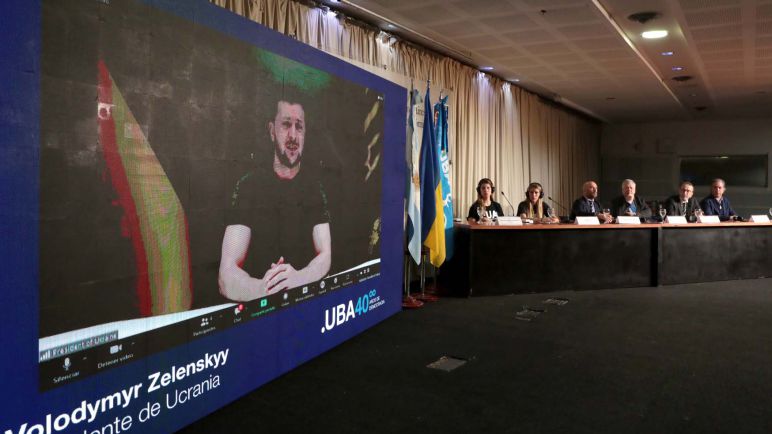 Zelenski participó de una charla virtual en la UBA y cuestionó al Gobierno