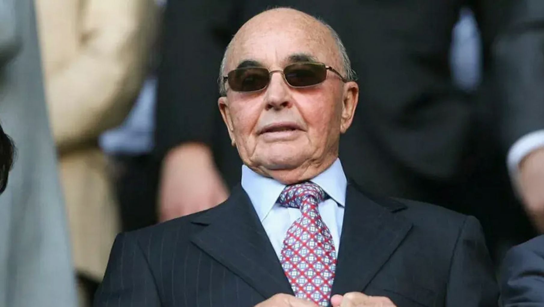 El magnate británico Joe Lewis declara ante una corte federal acusado de tráfico de información